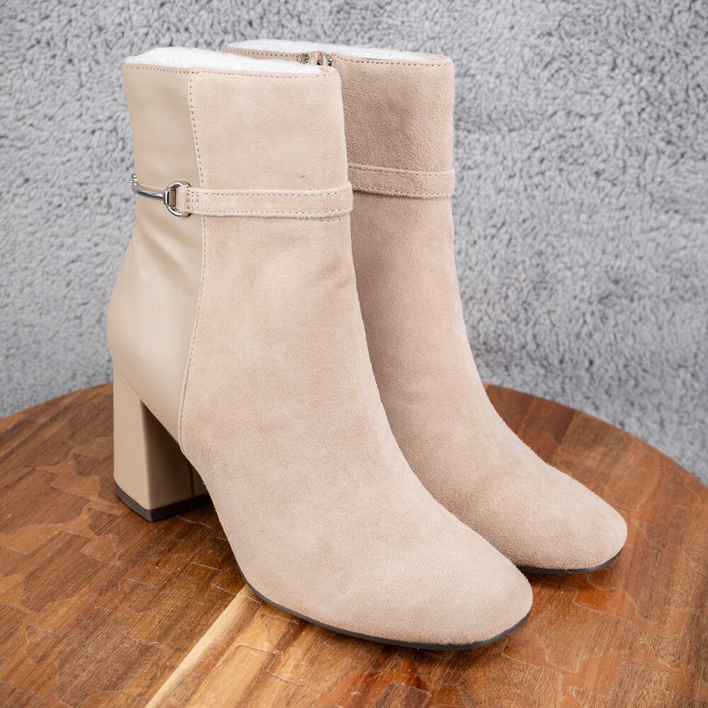 Women's Bella Vita Quincy Women's Beige Side Zipper Ankle Boot Size 6 N